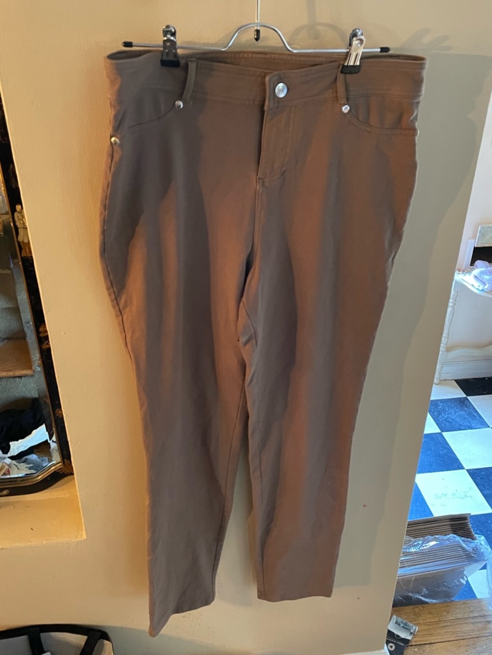 Women with Control Skinny Jeans in light brown